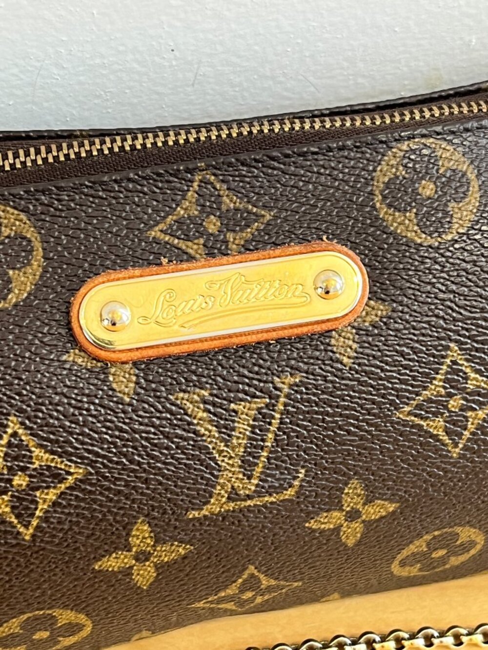 Louis Vuitton Monogram Eva Clutch - Picture 2 of 16
